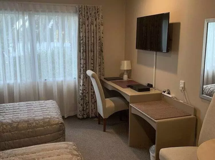 プレミアムスタジオ, Asure Camelot Arms Motor Lodge