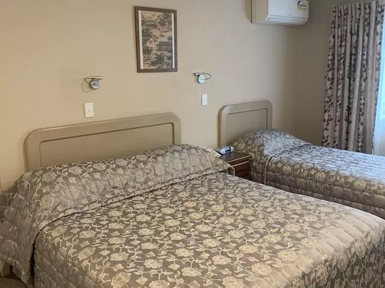 プレミアムスタジオ, Asure Camelot Arms Motor Lodge