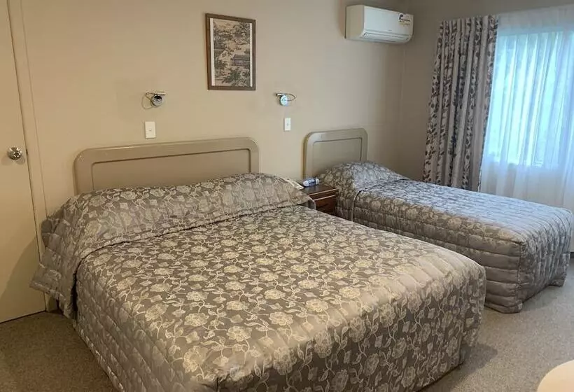 プレミアムスタジオ, Asure Camelot Arms Motor Lodge