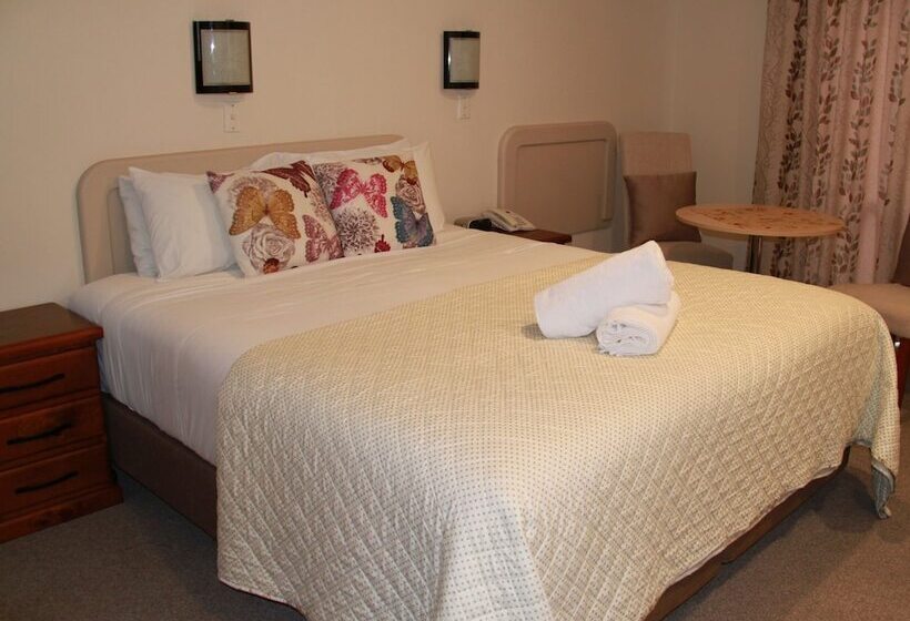 Студия Премиум, Asure Camelot Arms Motor Lodge