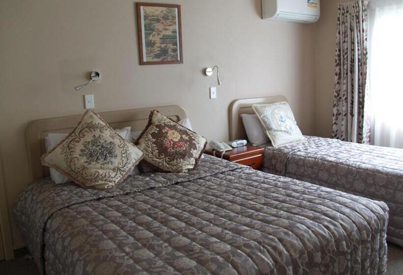 Студия Премиум, Asure Camelot Arms Motor Lodge