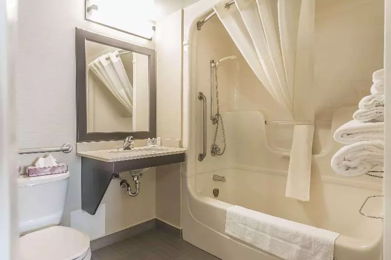 クイーンサイズベッドのスタンダードルーム, Comfort Inn Trenton