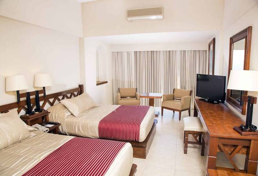 غرفه قياسيه سريرين مزدوجين, Fortin Plaza