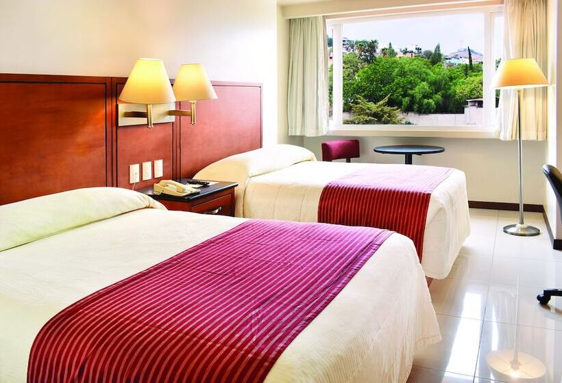 غرفة تنفيذية, Fortin Plaza