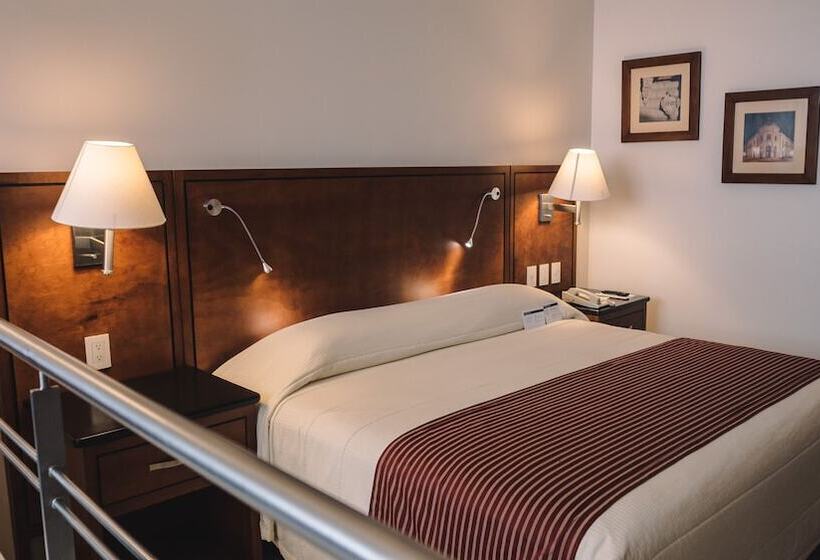 جناح جونيور, Fortin Plaza