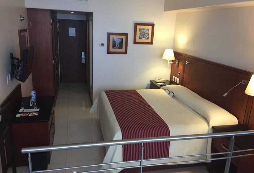 جناح جونيور, Fortin Plaza