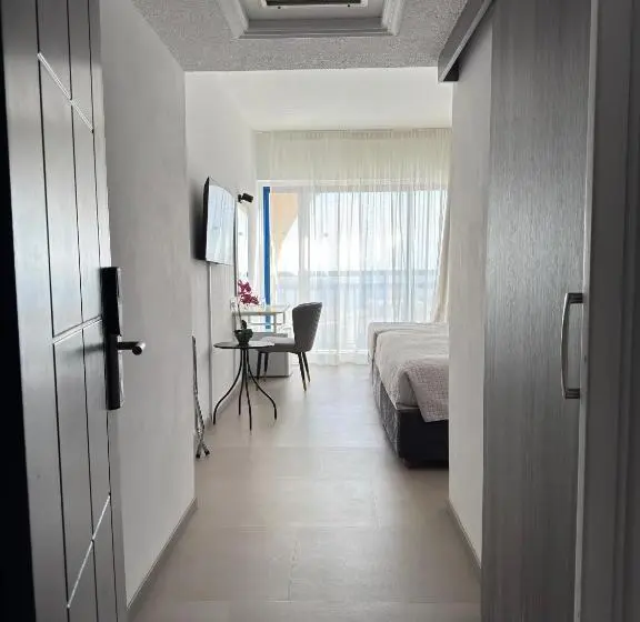 Triple Room Sea View, Navarria Blue