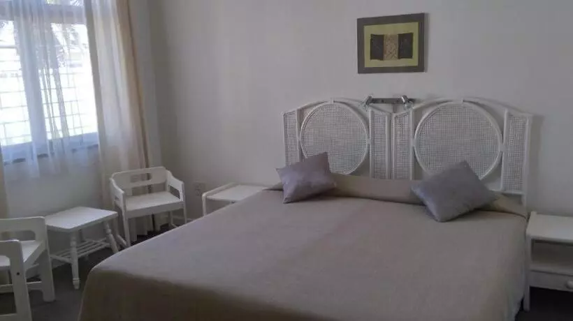 اتاق استاندارد سه نفره, Pension d'Avignon