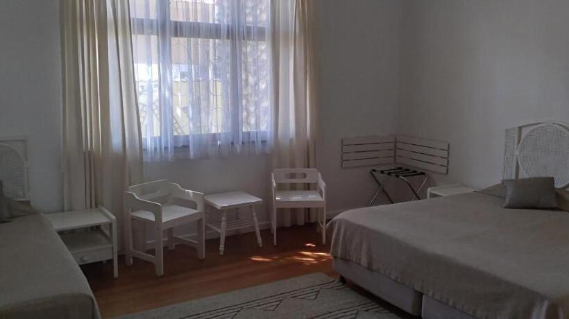 اتاق استاندارد سه نفره, Pension d'Avignon