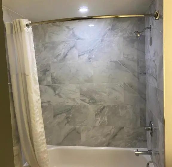 اتاق استاندارد با تخت بزرگ, Ramada By Wyndham Kingston