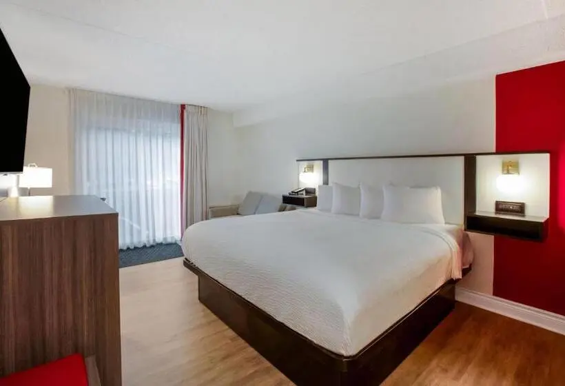 اتاق استاندارد در طبقه همکف, Ramada By Wyndham Kingston