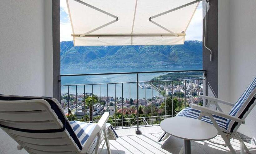 标准单人间, Stella Sa