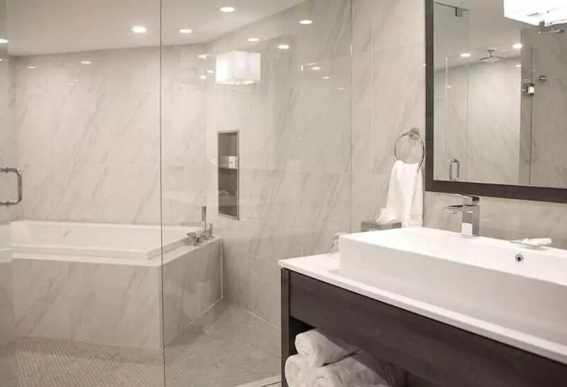 سوییت لوکس, White Oaks Conference & Resort Spa