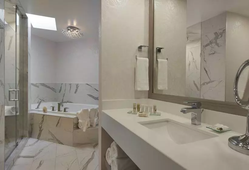سوییت لوکس, White Oaks Conference & Resort Spa