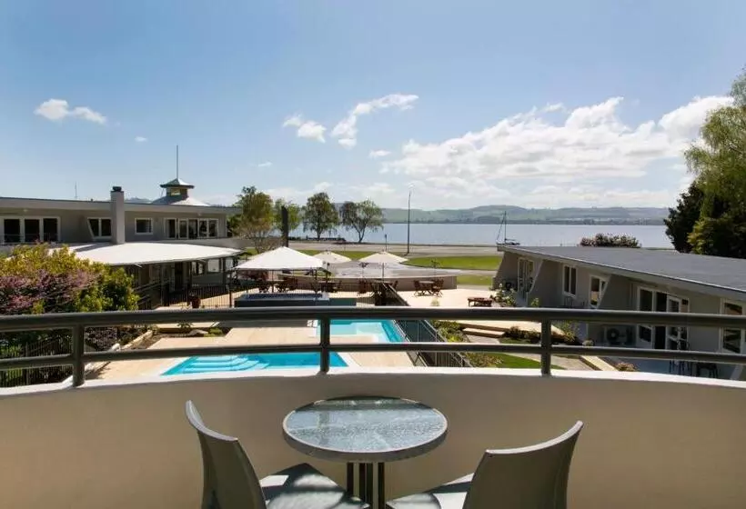 Standard studio with lake view, Anchorage Resort Taupo Nz