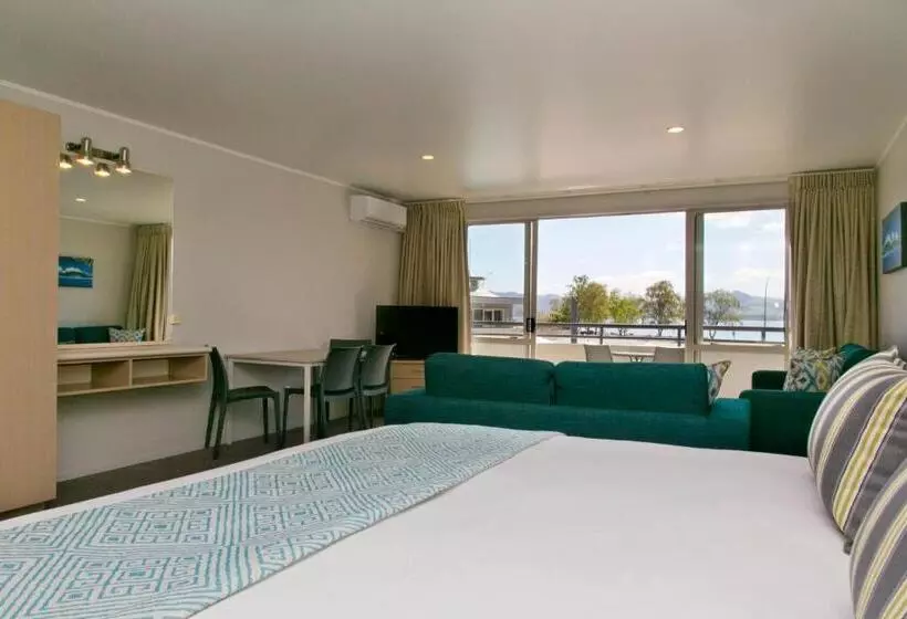 Standard studio with lake view, Anchorage Resort Taupo Nz