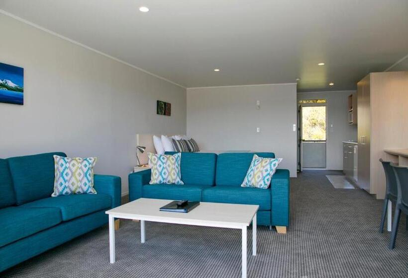 Standard studio with lake view, Anchorage Resort Taupo Nz