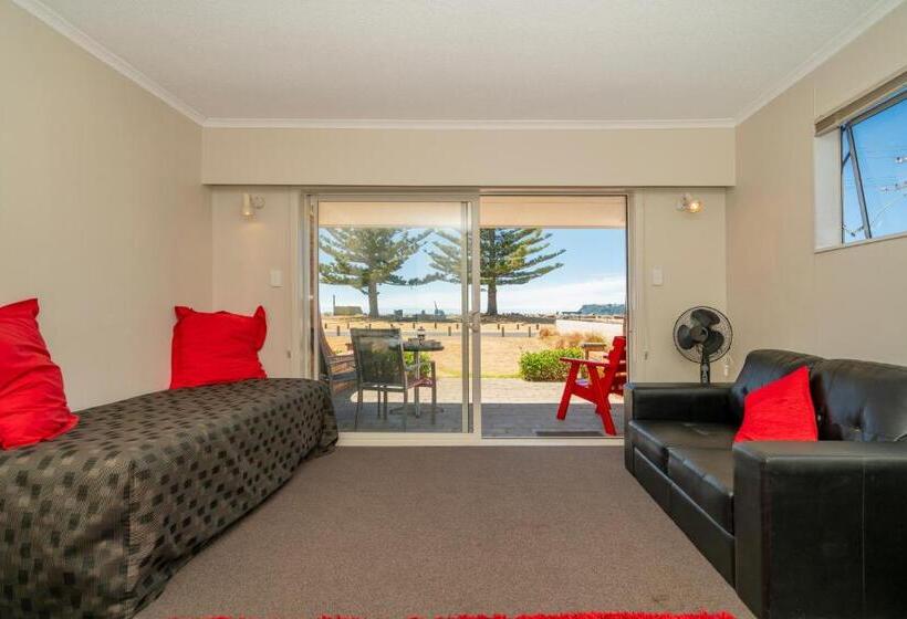 바다 전망 스위트, The Oceanside Motel