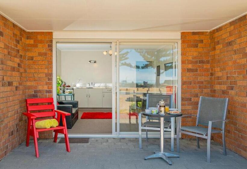 바다 전망 스위트, The Oceanside Motel