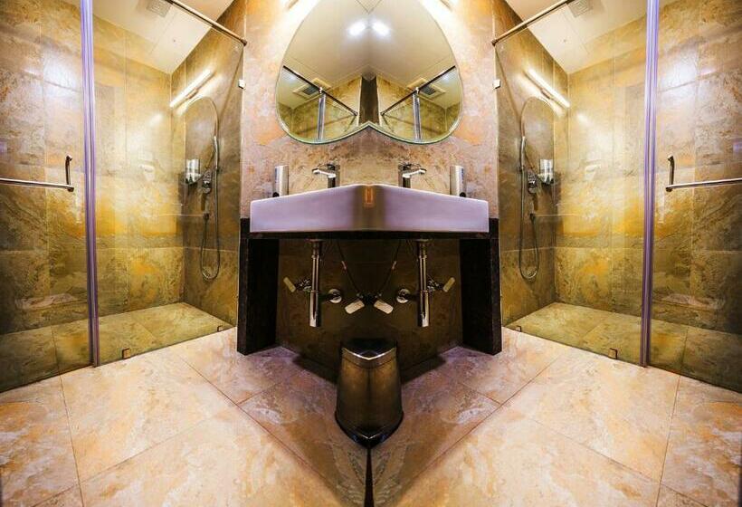 חדר דלוקס, Asansol International