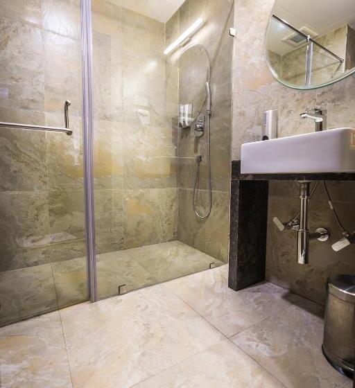 غرفة ديلوكس, Asansol International