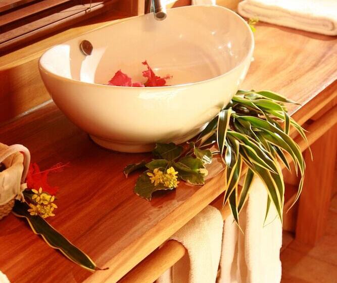 بانگلوی لوکس, Le Mahana