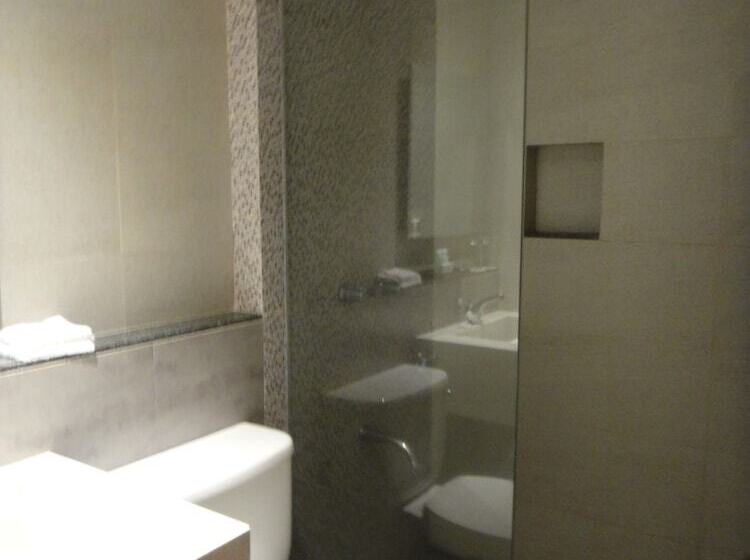 اتاق لوکس, Century