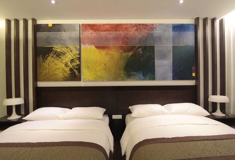 اتاق پرمیوم, Century