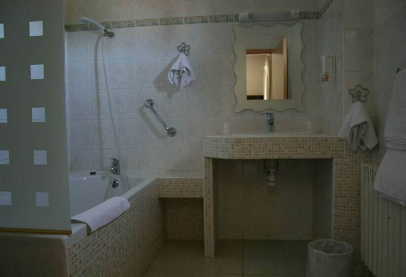 اتاق استاندارد سه نفره, Auberge La Fontaine