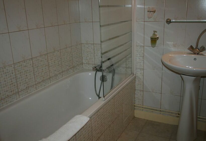 اتاق استاندارد چهار تخته, Auberge La Fontaine