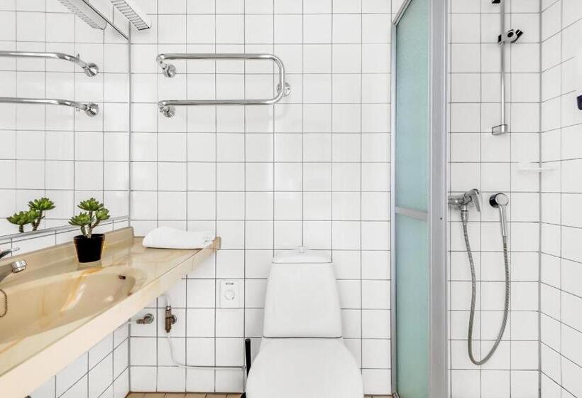 家庭间, Hiisi Hotel Lohja