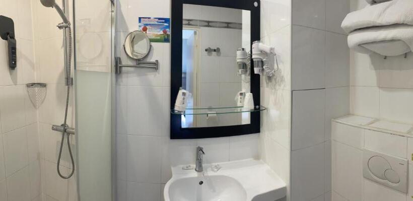 スタンダードルーム, Hipotel Lilas Gambetta