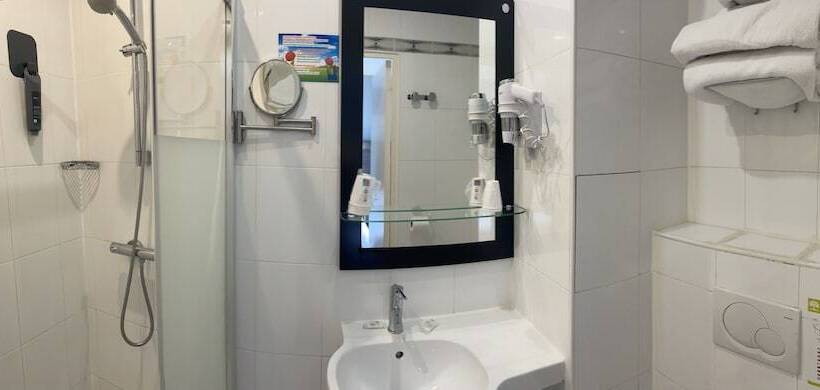 スタンダードルーム, Hipotel Lilas Gambetta