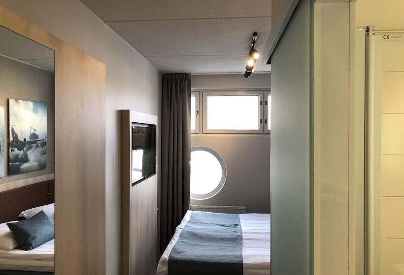 غرفة قياسية, Pilot Airport