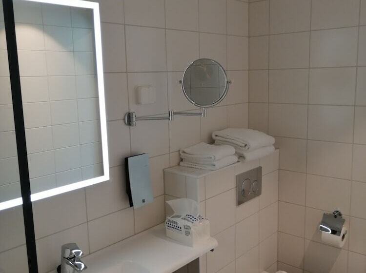 غرفة كومفورت, Pilot Airport