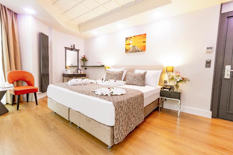 غرفة قياسية, Pilot Airport