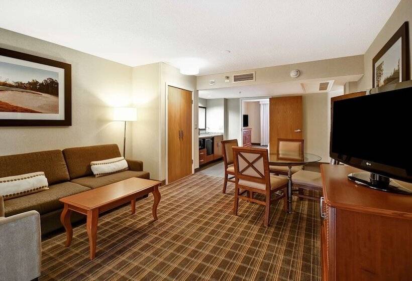 스위트, Embassy Suites Greenville Golf Resort & Conference Center