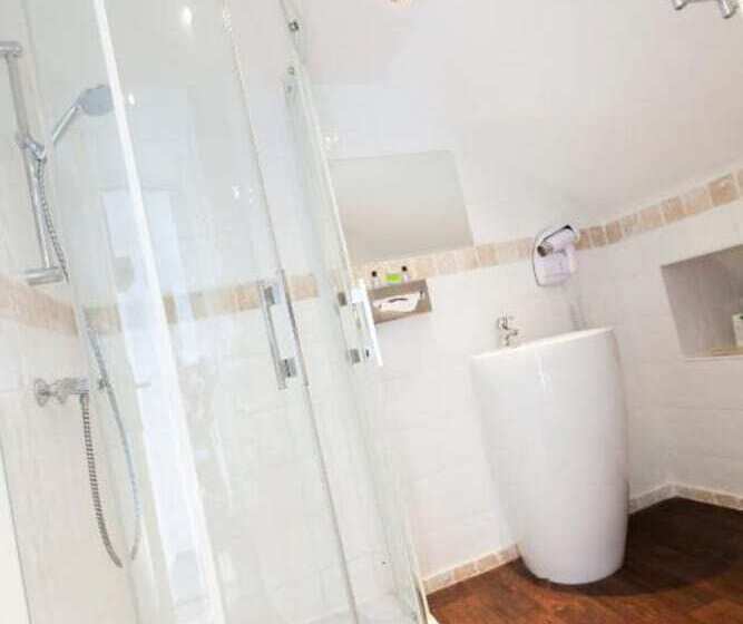 舒适型房间, Athanor Centre