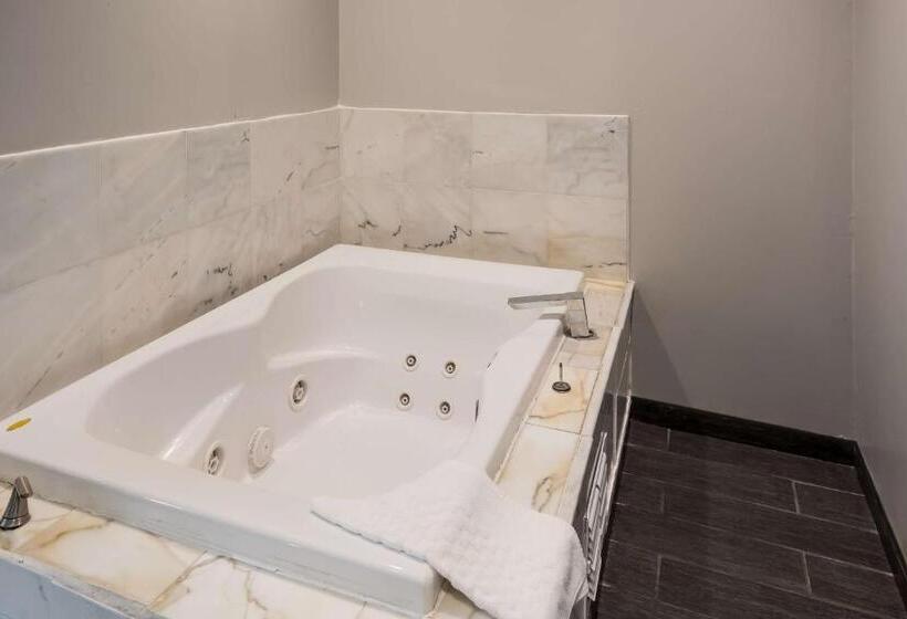 带大床的套房, Best Western Riverside Inn