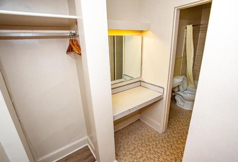 غرفة قياسية, Coach House Inn