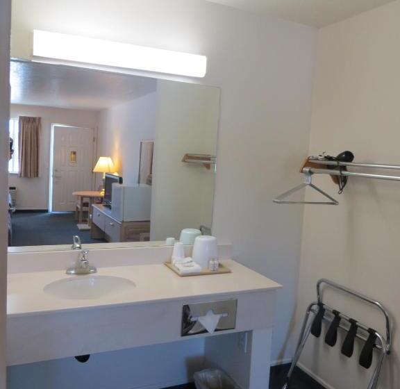 غرفة قياسية, Four Corners Inn