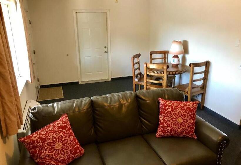 شقة غرفة واحدة, Four Corners Inn