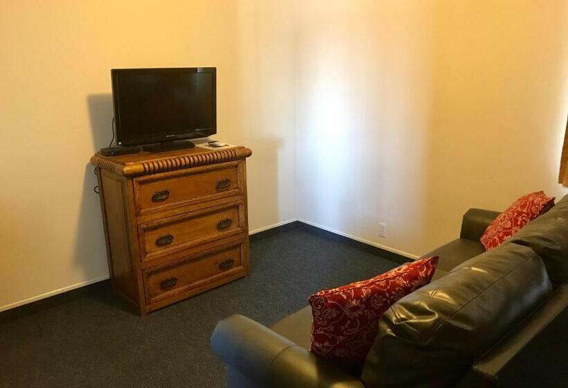 شقة غرفة واحدة, Four Corners Inn