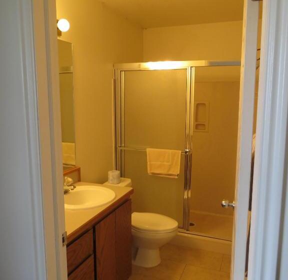 شقة غرفة واحدة, Four Corners Inn