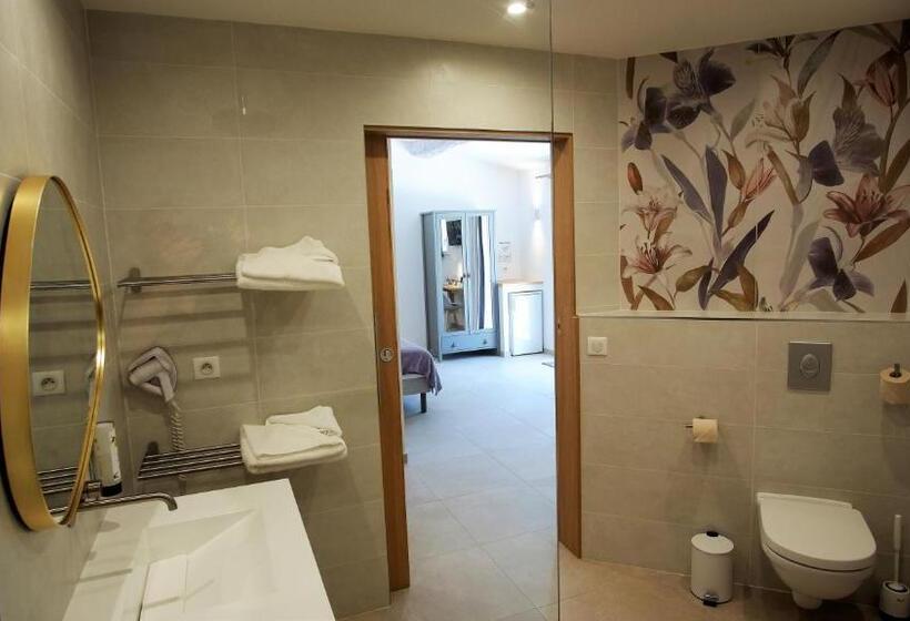 غرفة قياسية ثلاثية, L'Enclos des Lauriers Roses