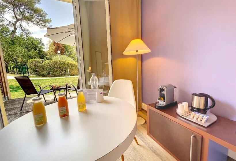 プールの見えるスーペリアルーム, Mercure Antibes Sophia Antipolis