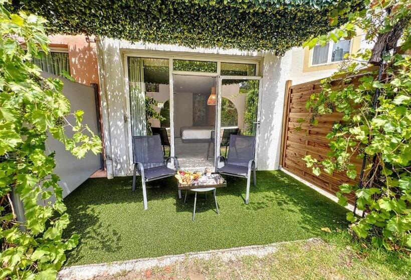 プールの見えるスーペリアルーム, Mercure Antibes Sophia Antipolis