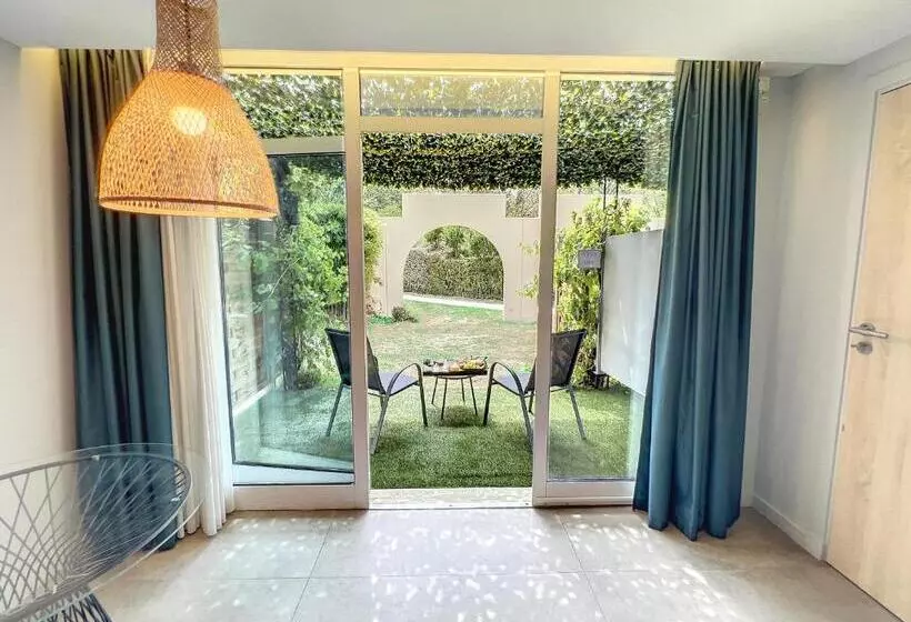 プールの見えるスーペリアルーム, Mercure Antibes Sophia Antipolis