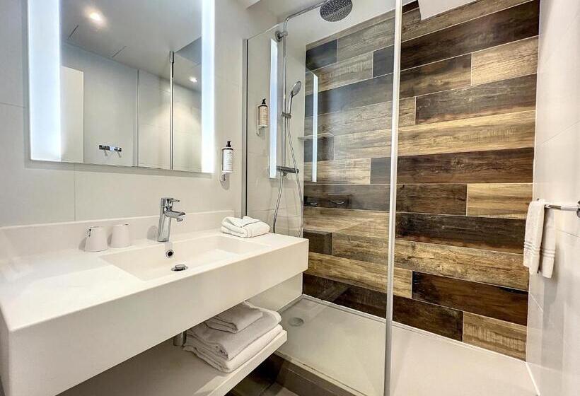 プールの見えるスーペリアルーム, Mercure Antibes Sophia Antipolis