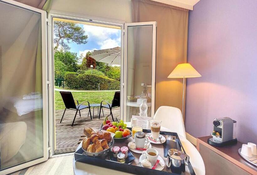 プールの見えるスーペリアルーム, Mercure Antibes Sophia Antipolis